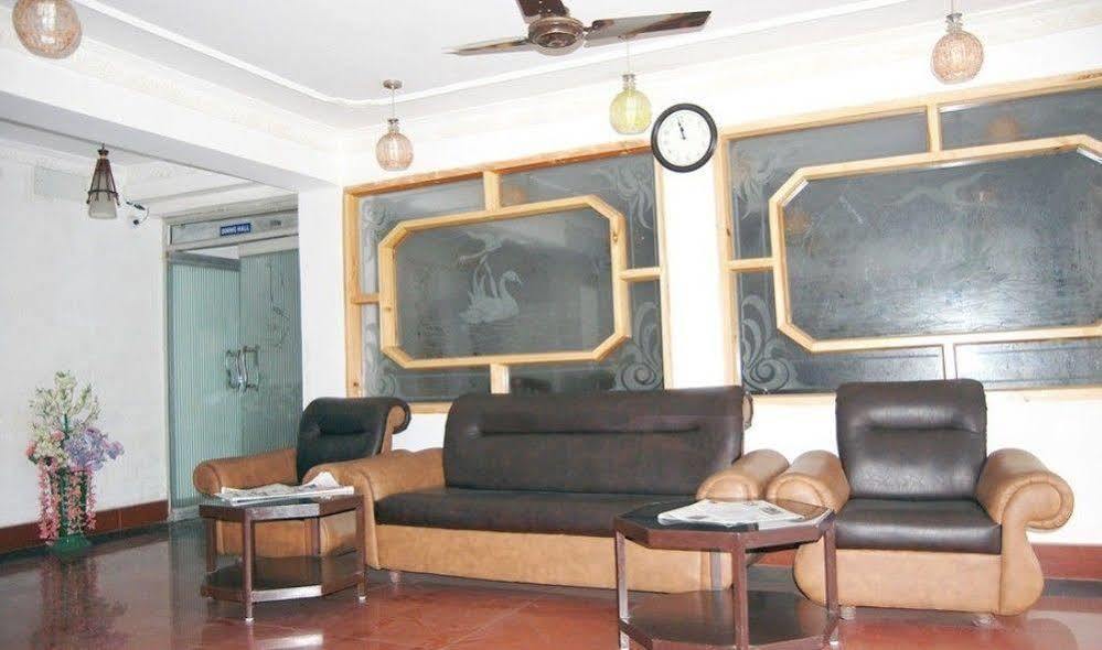 Hotel Ibni Kabeer Srinagar  Bagian luar foto