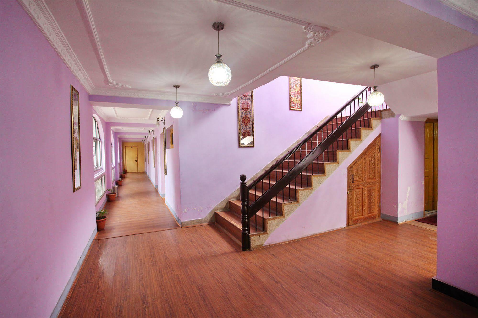 Hotel Ibni Kabeer Srinagar  Bagian luar foto