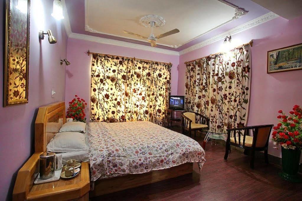 Hotel Ibni Kabeer Srinagar  Bagian luar foto